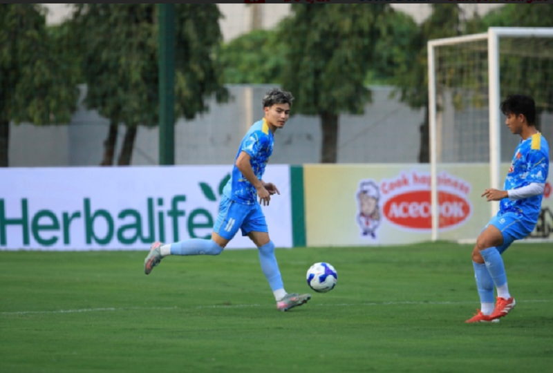 tai-nang-viet-kieu-18-tuoi-duoc-don